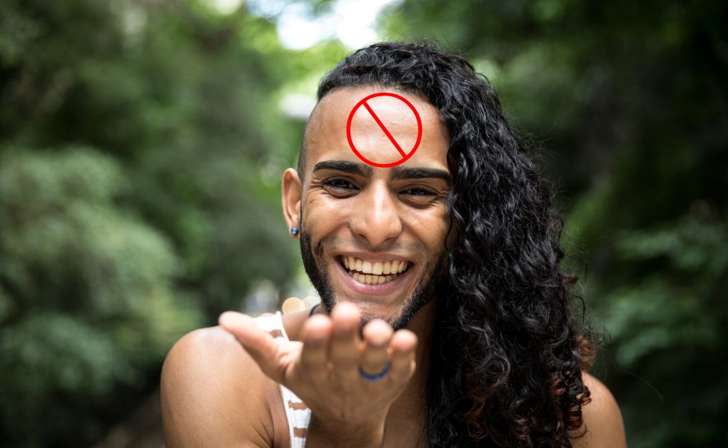 অভিযোগ পশুরা যেহেতু সমকামী হতে পারে সেহেতু এটা ন্যাচারাল। আর তাই মানুষের পক্ষেও সমকামিতা স্বা