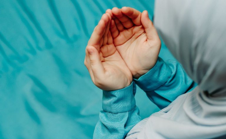 অসিলা দিয়ে দোয়া করা জায়েজ আছে কি না অসিলা দিয়ে দোয়া করার নিয়ম পদ্ধতি। (অসিলা তালাশ)