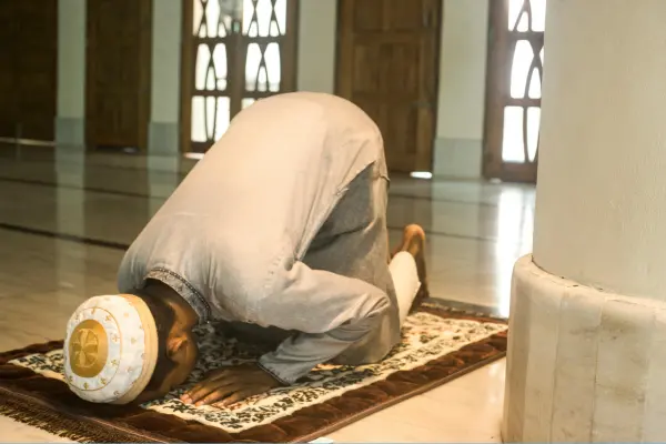 নামায পড়ার নিয়মঃ শুরু থেকে শেষ পর্যন্ত (informationbangla.com)