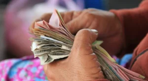 হুন্ডির মাধ্যমে টাকা পাঠানো হয় কীভাবে