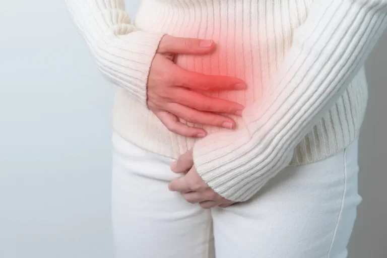 জরায়ুর সমস্যার লক্ষণ, কারণ, ঝুঁকি এবং চিকিৎসার গাইড