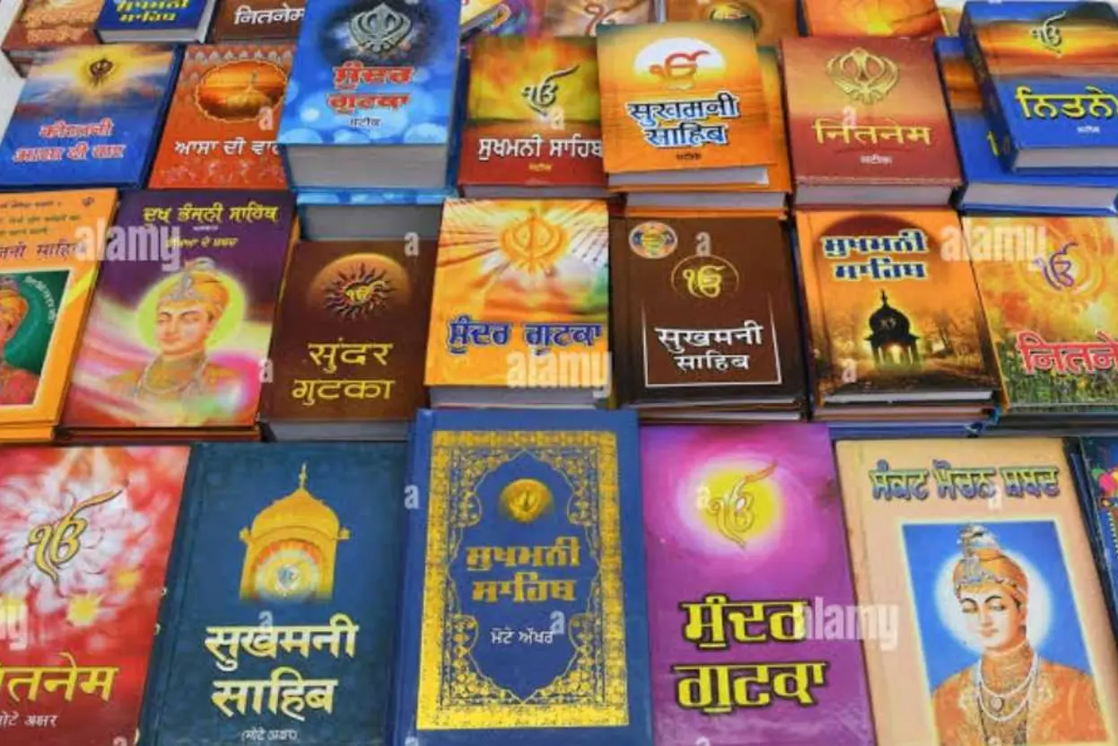 হিন্দু ধর্মের ধর্ম গ্রন্থগুলোর নাম কি কি, বেদ নাকি গীতা কোনটা প্রধান ধর্মগ্রন্থ