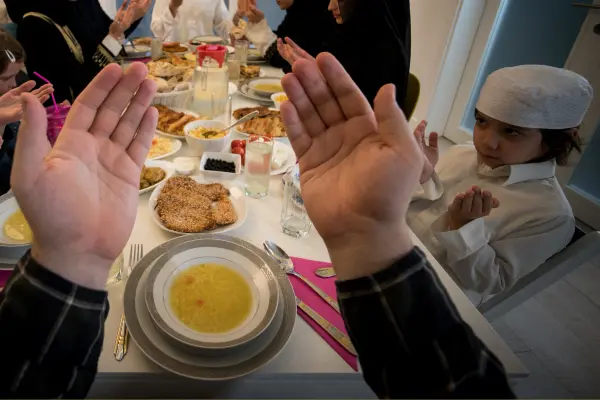 ইফতারের দোয়া ও নিয়ত আরবি ও বাংলা উচ্চারণ (informationbangla.com)