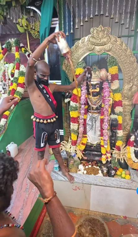 মদের পূজার ছবি, হিন্দু ঠাকুর দেবতা ভগবানকে মদ অন্যান্য খাবারের ভোগ প্রদান~সনাতন হিন্দু ধর্মের কাল্পনিক দেবকাহিনির আড়ালে আদিম অজাচার ও কুসংস্কার: পৌরাণিক অসারতা ও নৈতিক স্খলন~InformationBangla.com~ইনফরমেশন বাংলা ডটকম