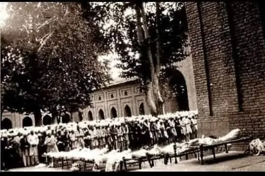 ১৯৩১ সালে নামাজের জন্য আজান দেবার কারণে পরপর ২২ জন মুসলিমকে হত্যা করে কাশ্মীরের হিন্দুরাজা~১৯৩১ সালে নামাজের জন্য আজান দেবার কারণে পরপর ২২ জন মুসলিমকে গুলি করে হত্যা করে কাশ্মীরের জালেম হিন্দুরাজা হরি সিং বাহিনী~InformationBangla.com~ইনফরমেশন বাংলা ডটকম